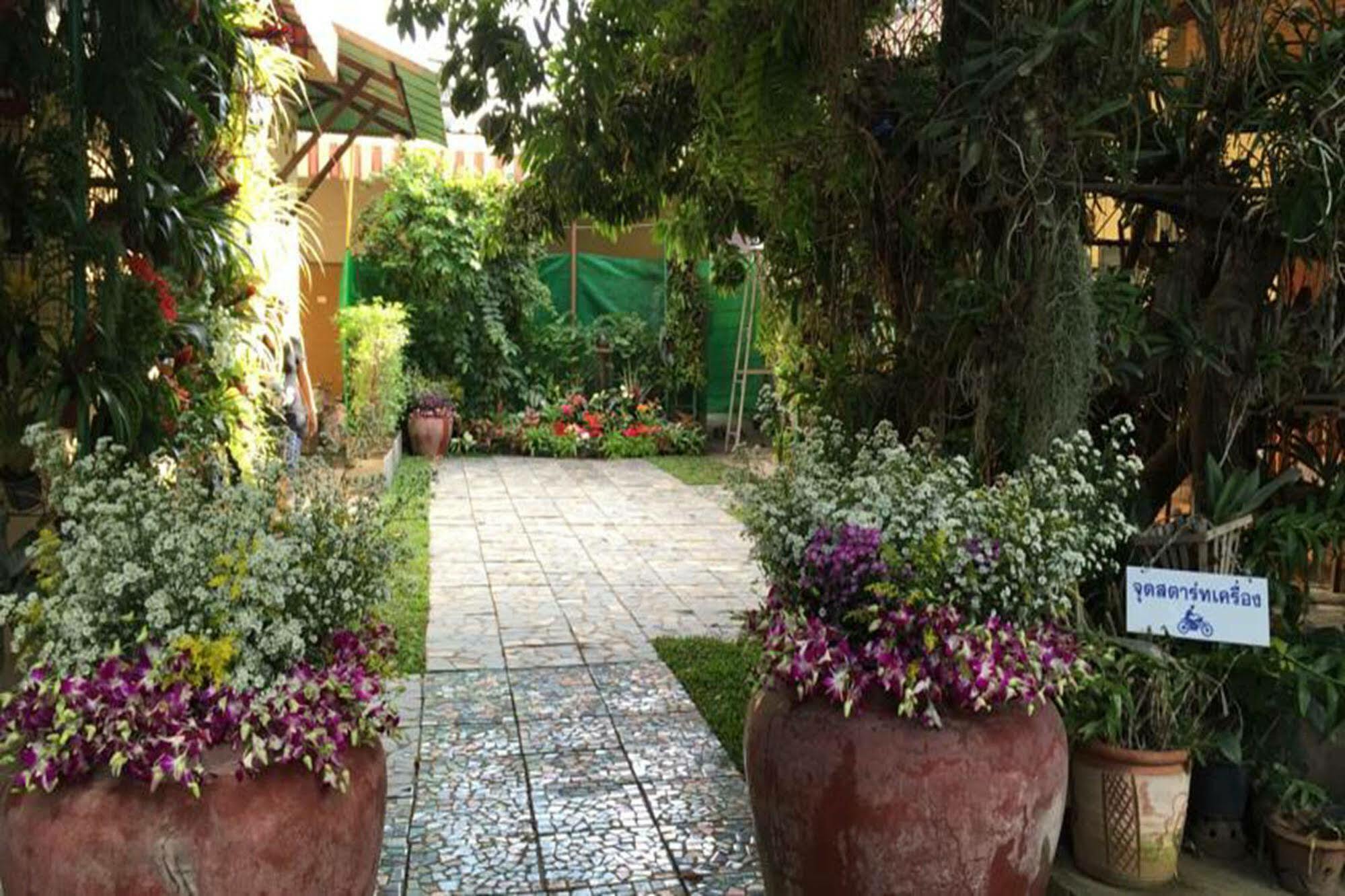 Siriwan Guesthouse Τσιάνγκ Μάι Εξωτερικό φωτογραφία
